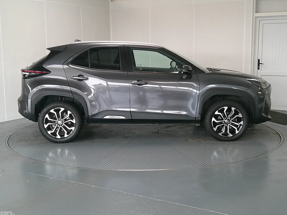 Toyota Yaris SUV, Petrol Hybrid, 2022, Grey
