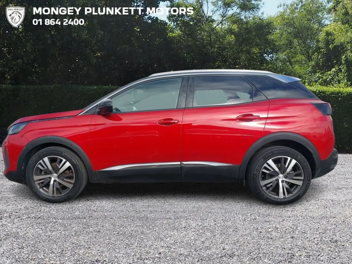 Peugeot 3008 MPV, Petrol, 2023, Red