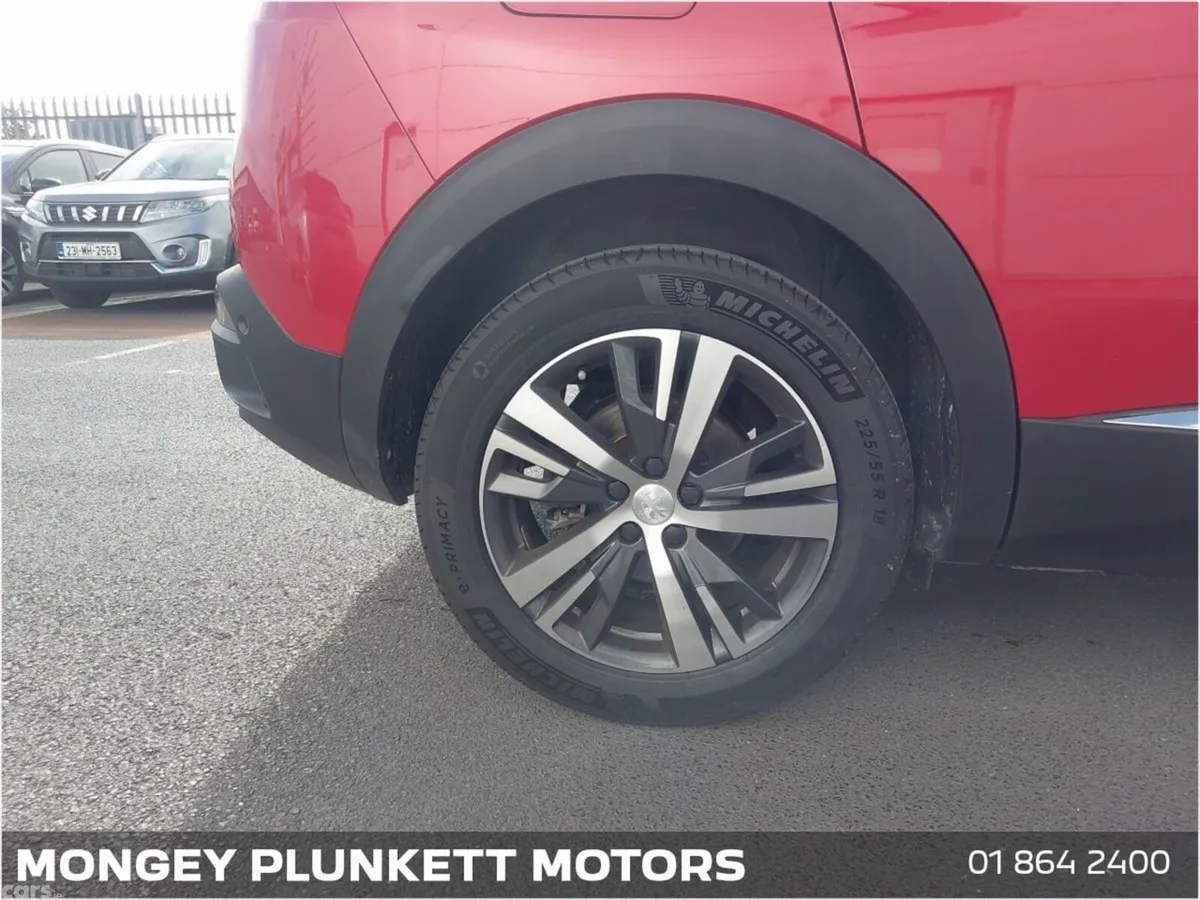 Peugeot 3008 MPV, Petrol, 2023, Red