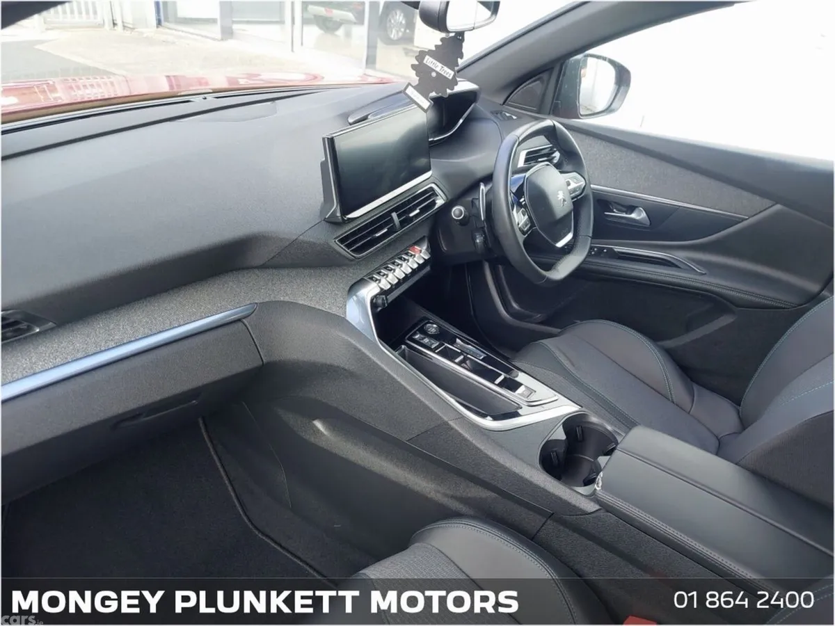 Peugeot 3008 MPV, Petrol, 2023, Red