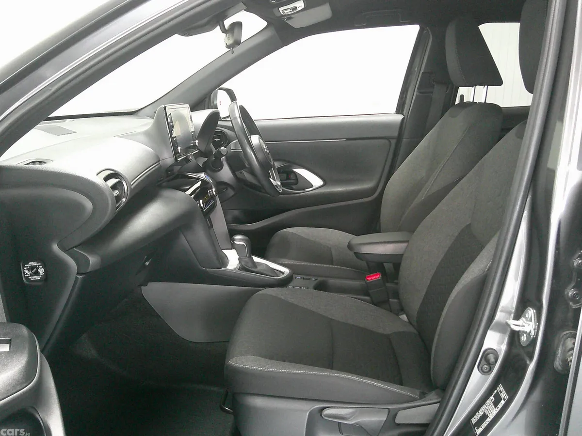 Toyota Yaris SUV, Petrol Hybrid, 2022, Grey