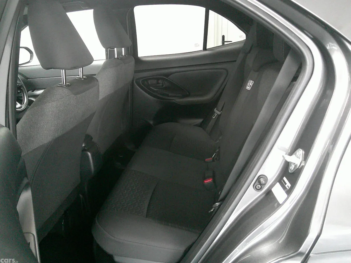 Toyota Yaris SUV, Petrol Hybrid, 2022, Grey