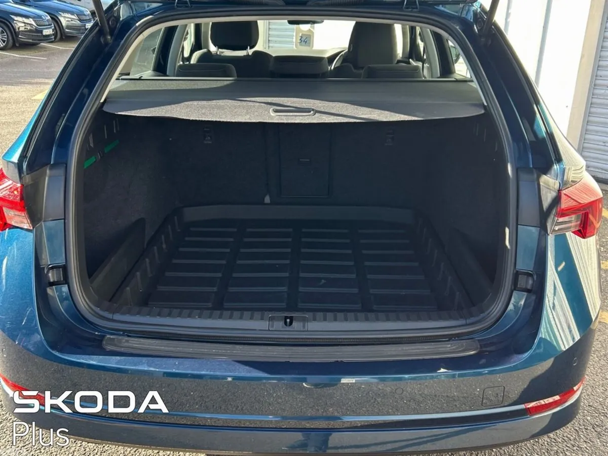 Skoda Octavia Estate, Petrol, 2023, Blue