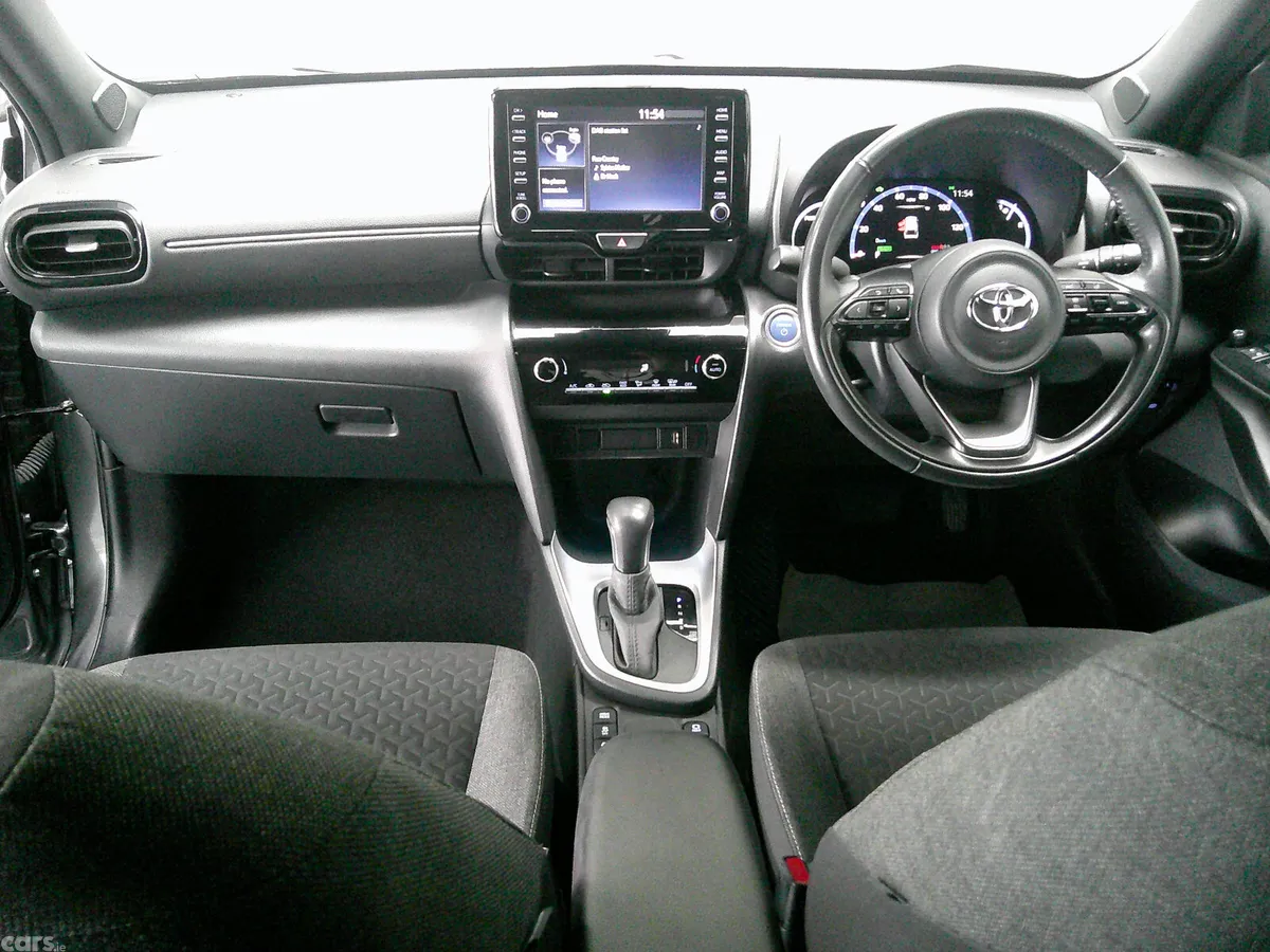 Toyota Yaris SUV, Petrol Hybrid, 2022, Grey
