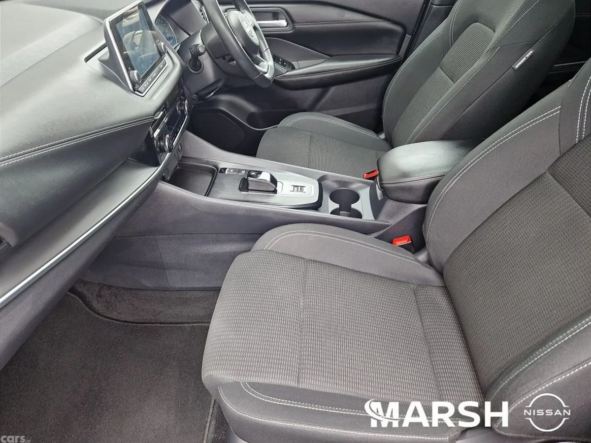 Nissan Qashqai MPV, Petrol Hybrid, 2023, Red