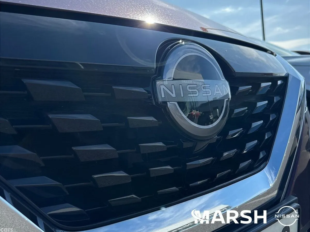 Nissan Qashqai MPV, Petrol Hybrid, 2023, Red
