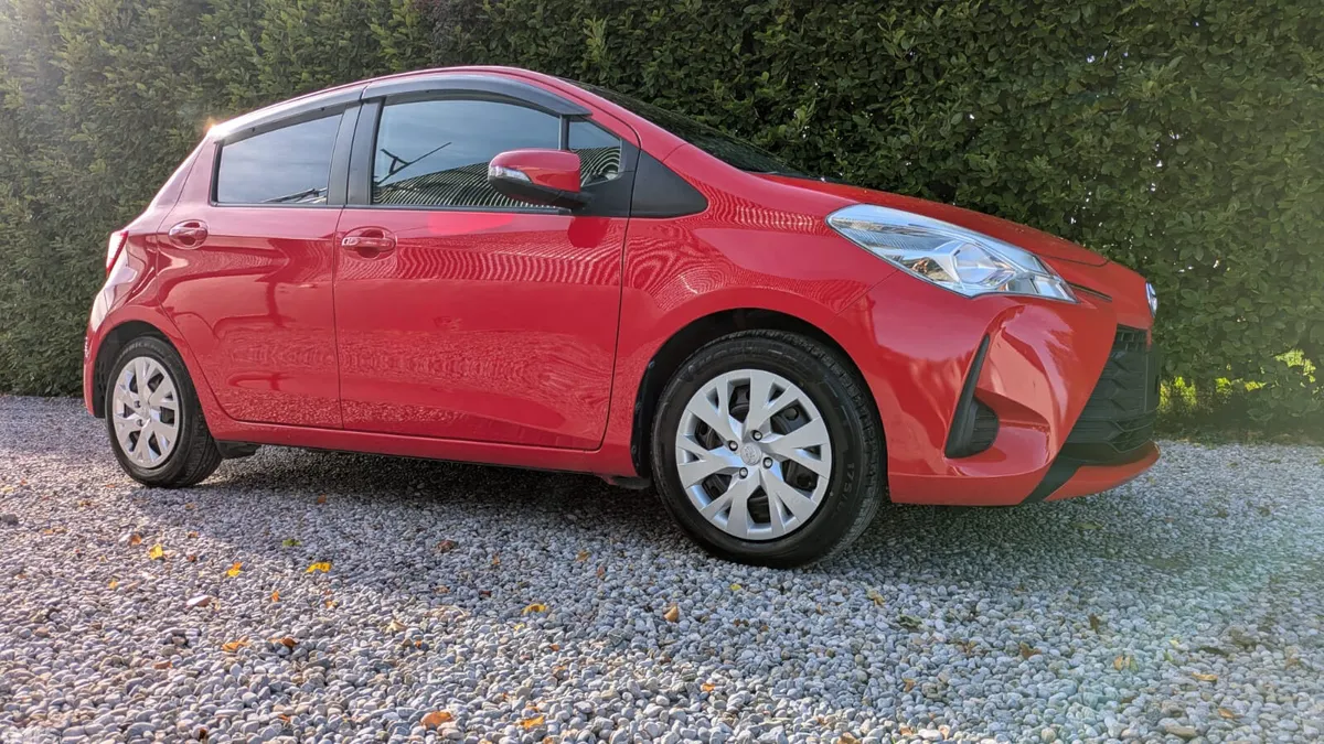 Toyota Yaris Hatchback, Petrol, 2017, Red