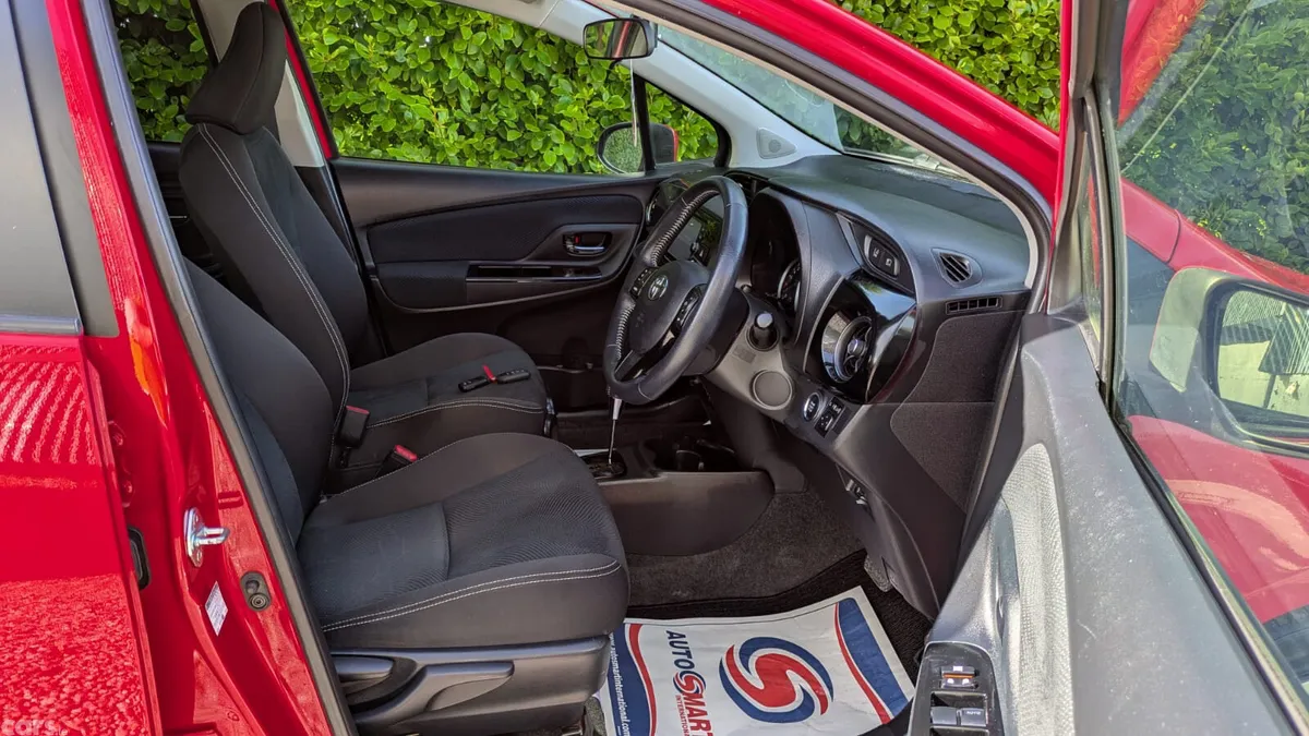 Toyota Yaris Hatchback, Petrol, 2017, Red