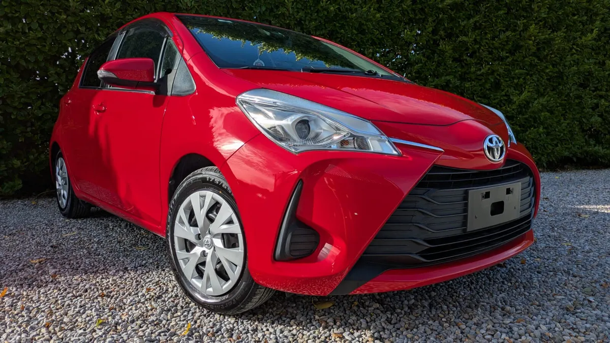 Toyota Yaris Hatchback, Petrol, 2017, Red