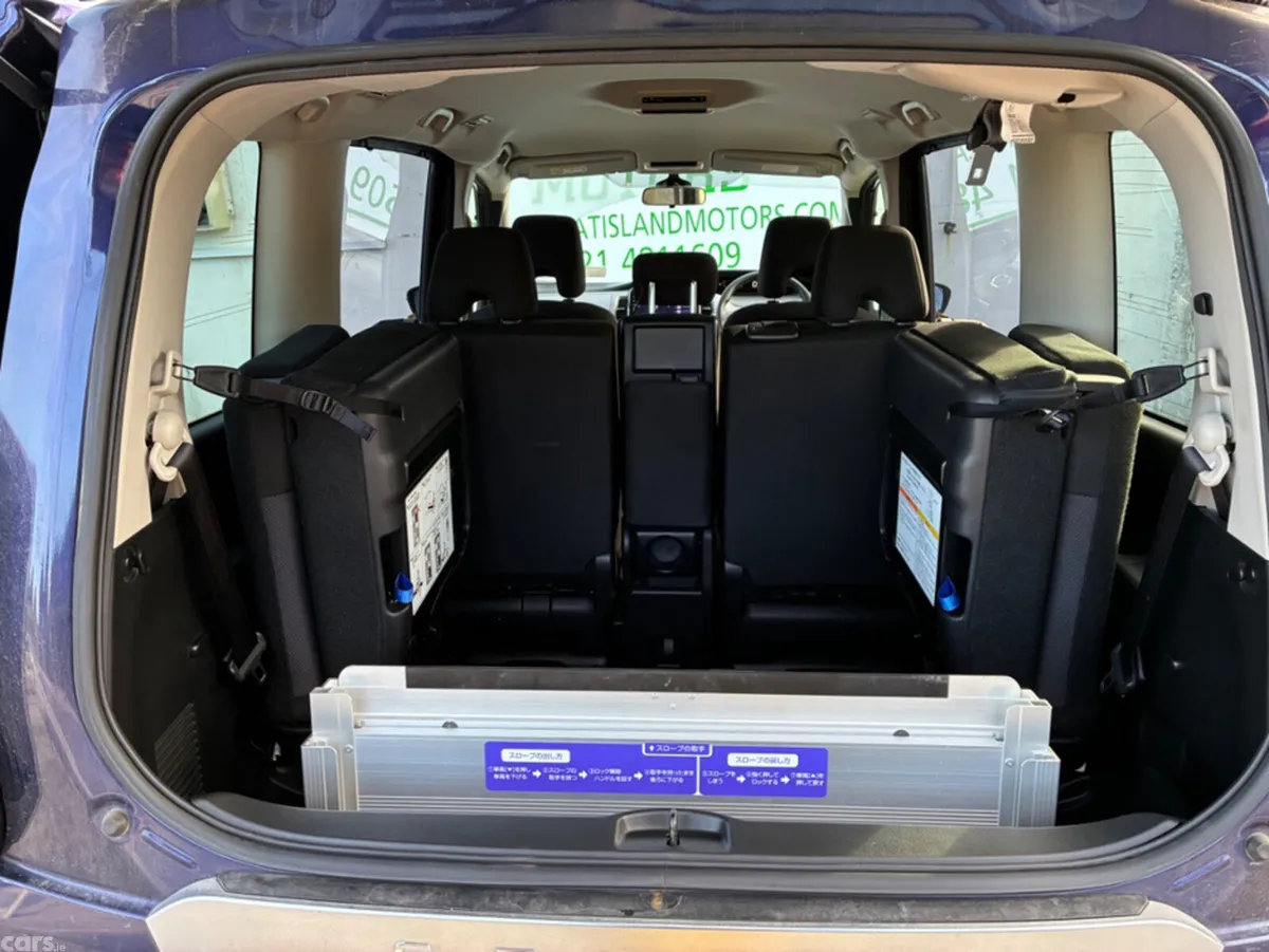 Nissan Serena MPV, Petrol, 2019, Blue