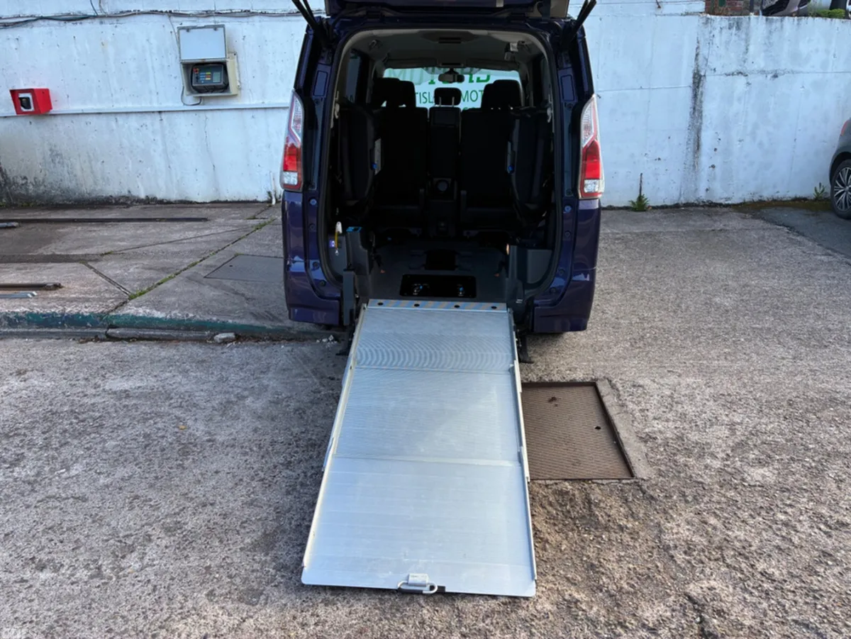 Nissan Serena MPV, Petrol, 2019, Blue