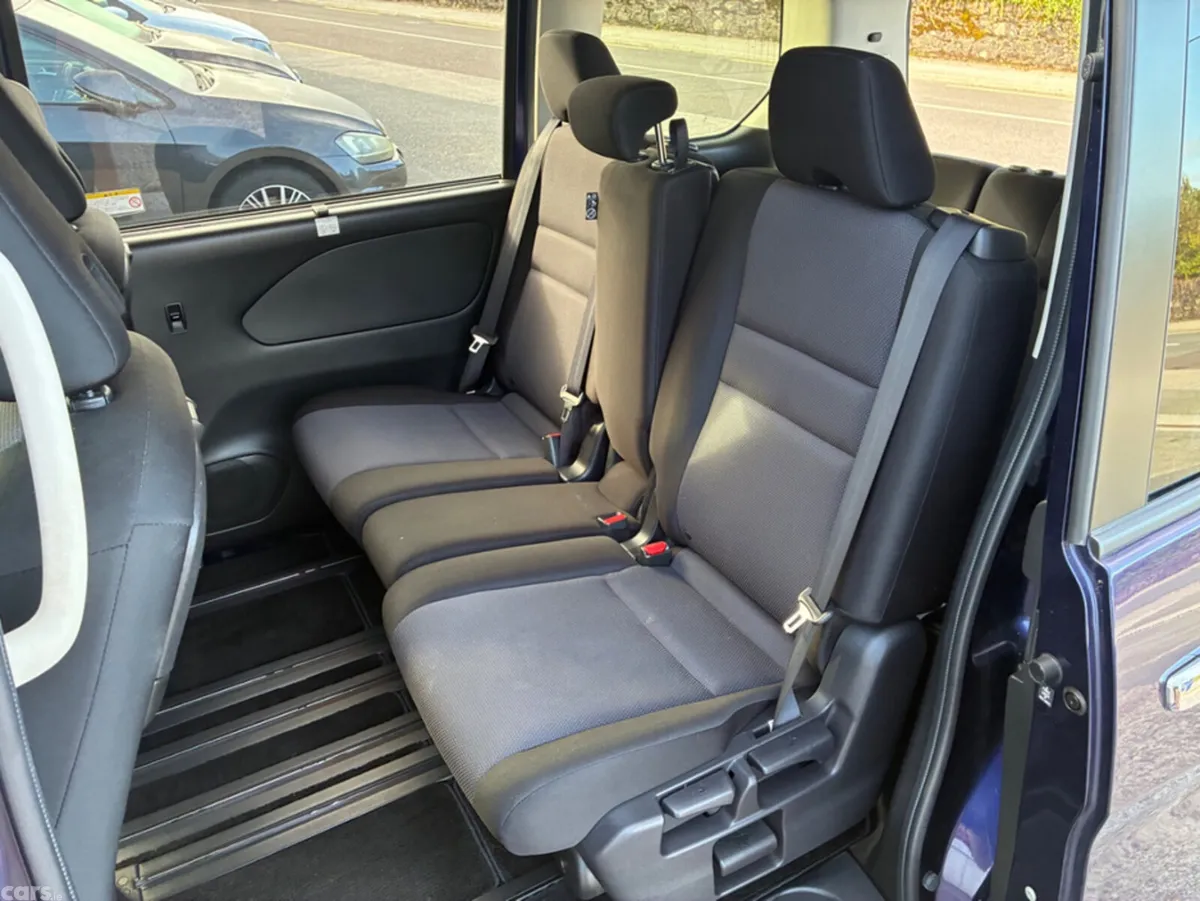 Nissan Serena MPV, Petrol, 2019, Blue