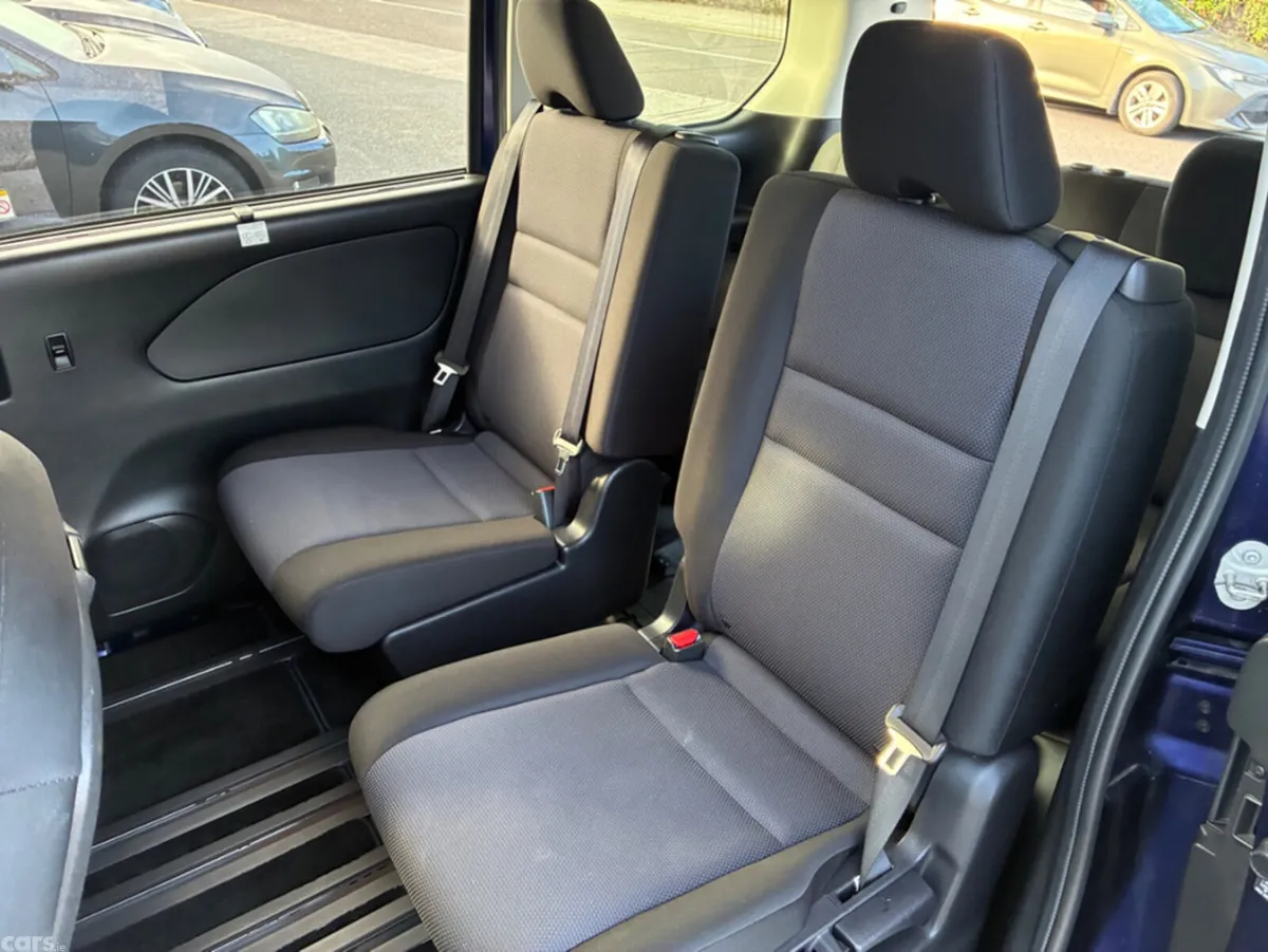 Nissan Serena MPV, Petrol, 2019, Blue