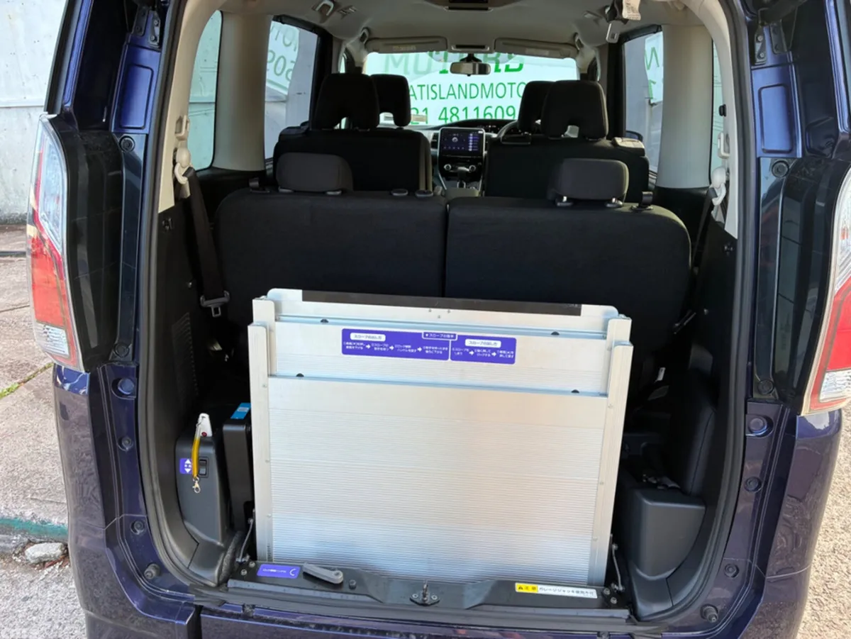 Nissan Serena MPV, Petrol, 2019, Blue