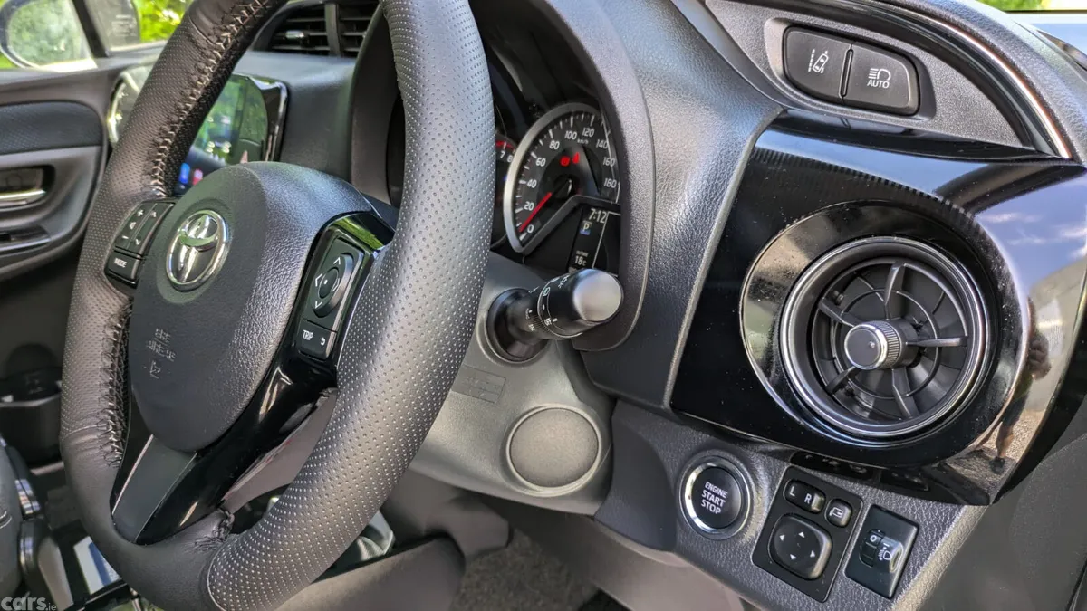 Toyota Yaris Hatchback, Petrol, 2017, Black
