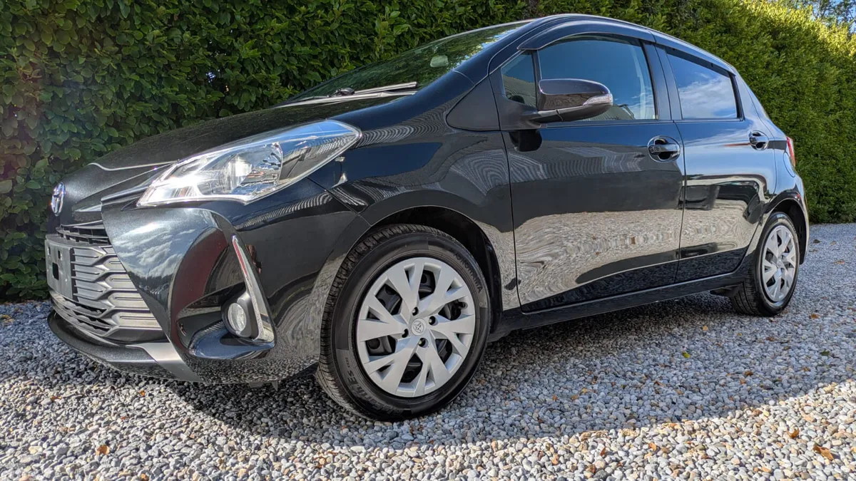 Toyota Yaris Hatchback, Petrol, 2017, Black