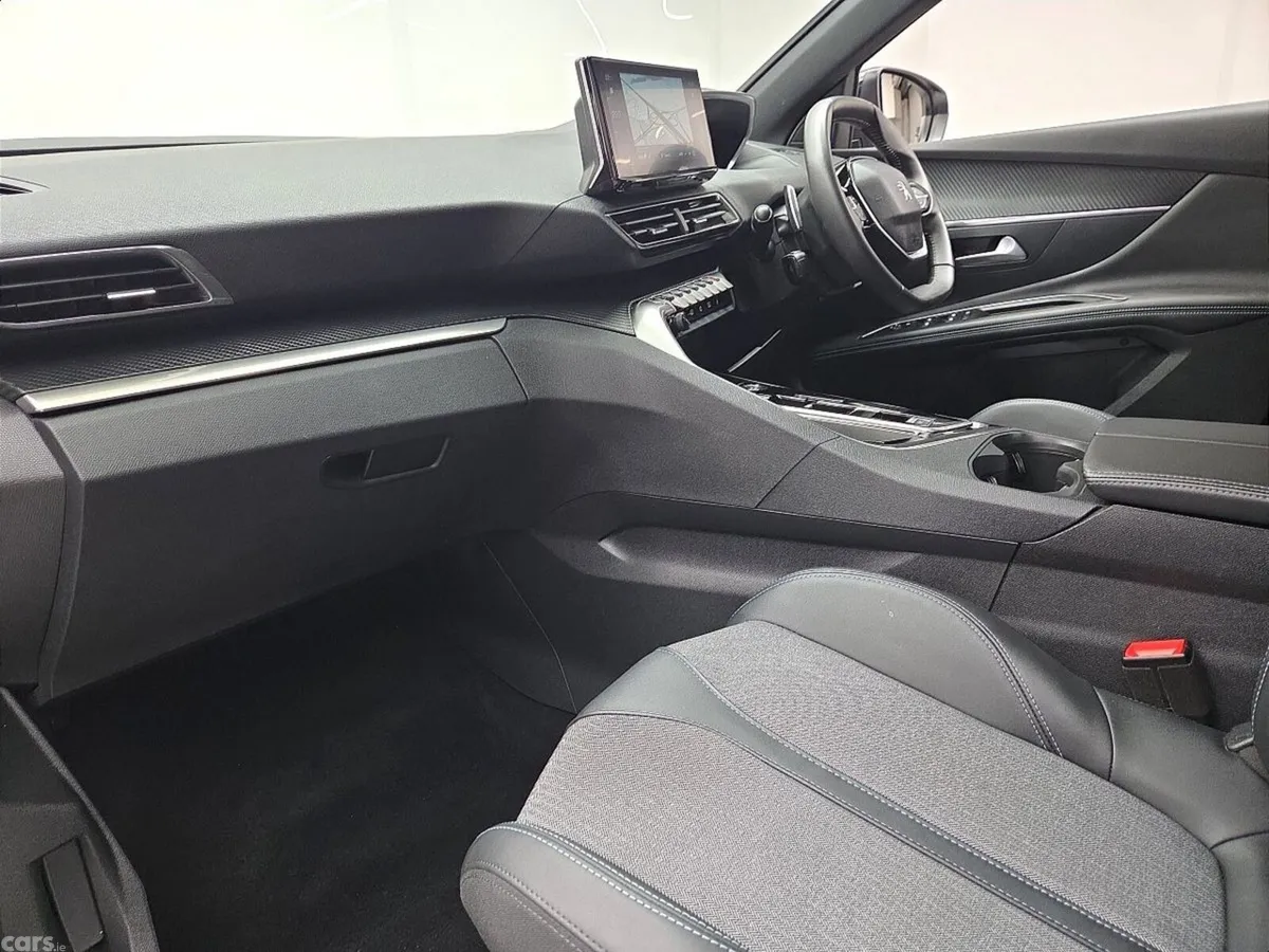 Peugeot 3008 SUV, Petrol Hybrid, 2024, White