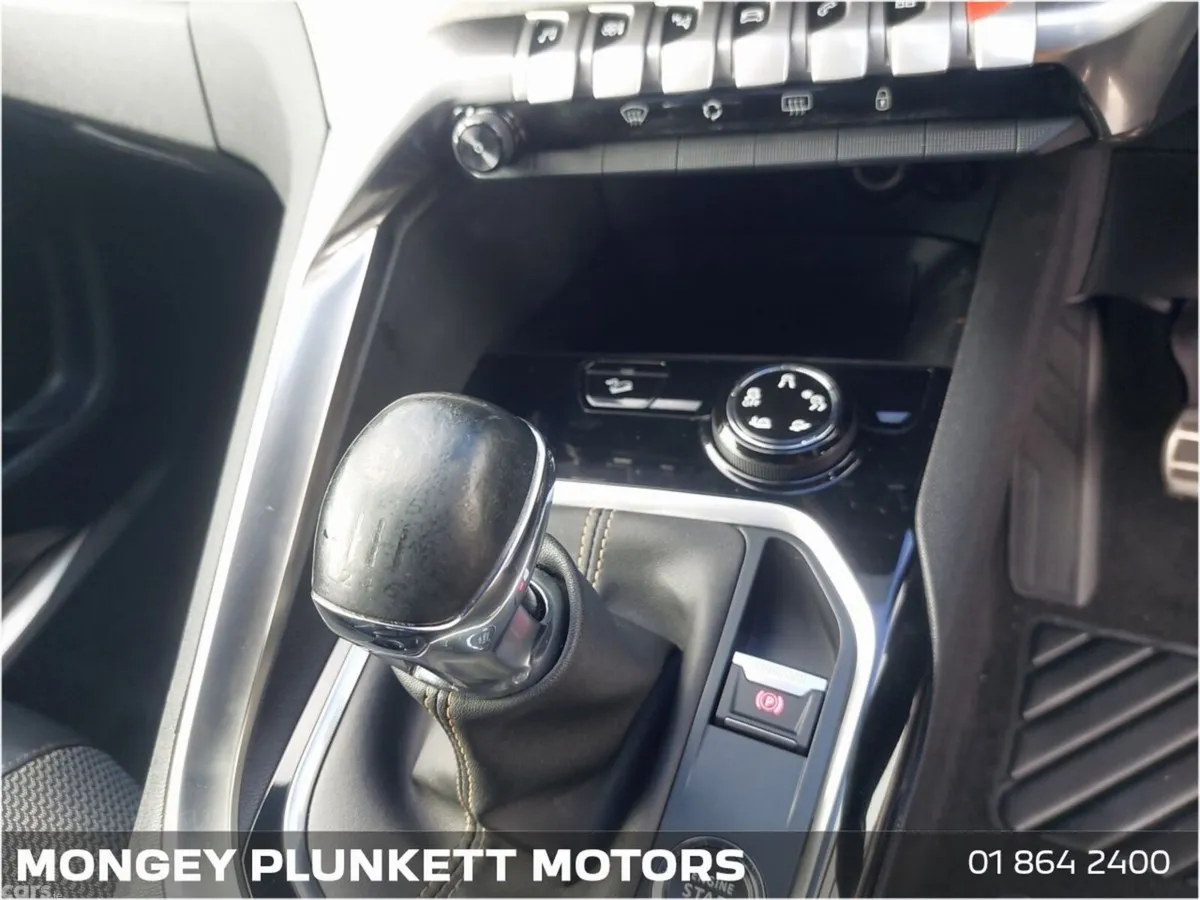 Peugeot 3008 MPV, Petrol, 2023, Black