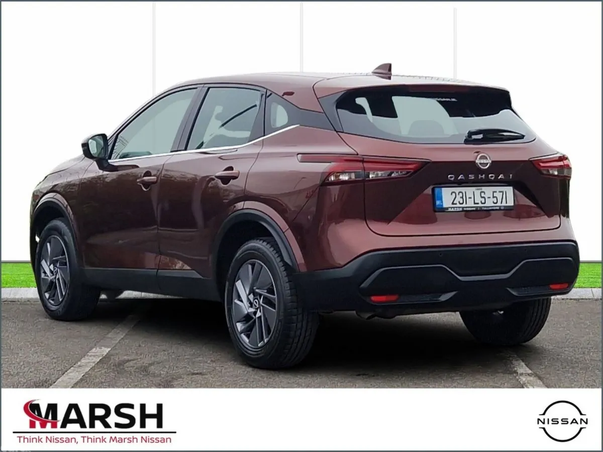 Nissan Qashqai MPV, Petrol, 2023, Red