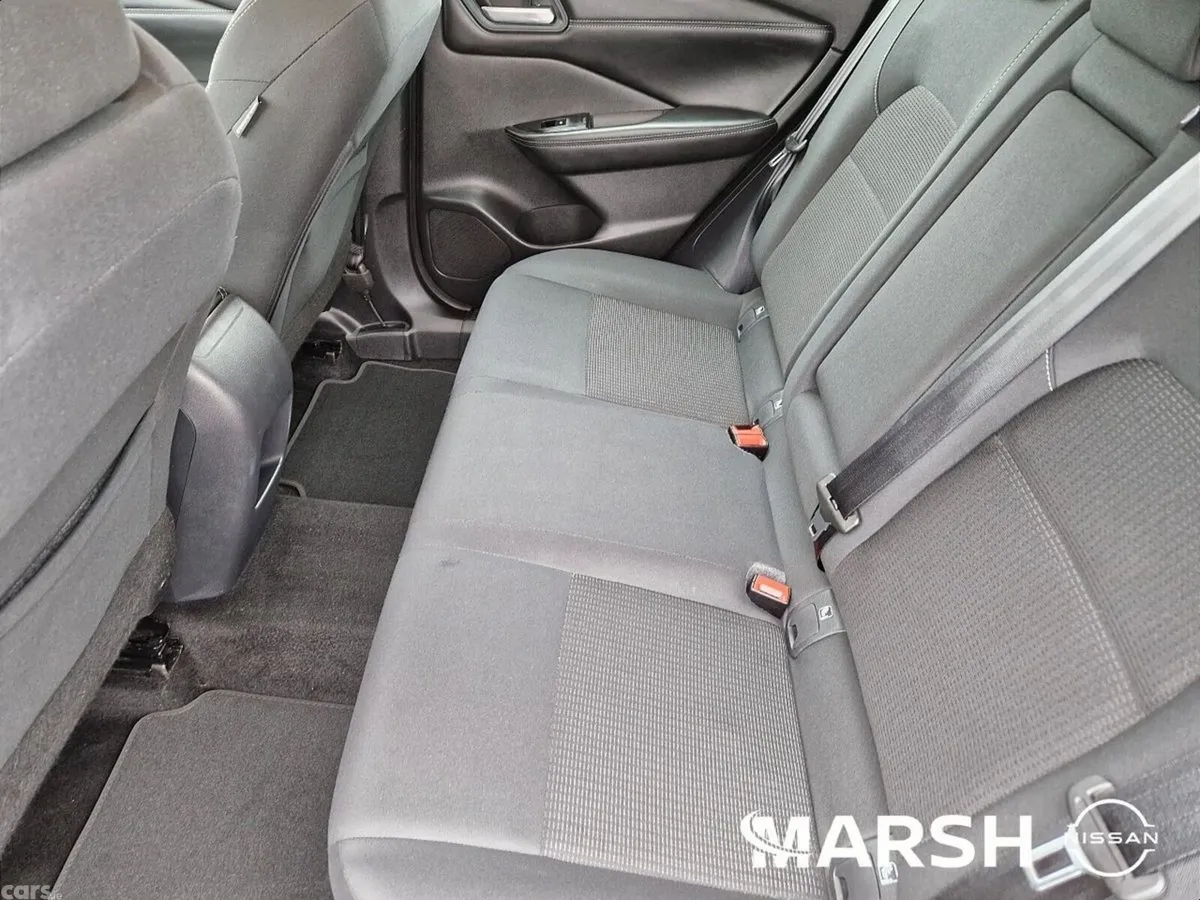 Nissan Qashqai MPV, Petrol, 2023, Red