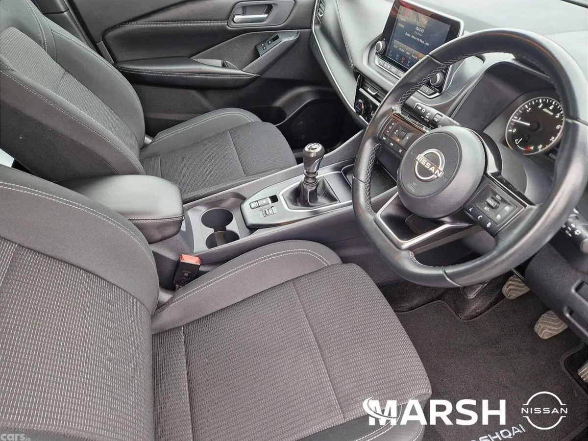 Nissan Qashqai MPV, Petrol, 2023, Red