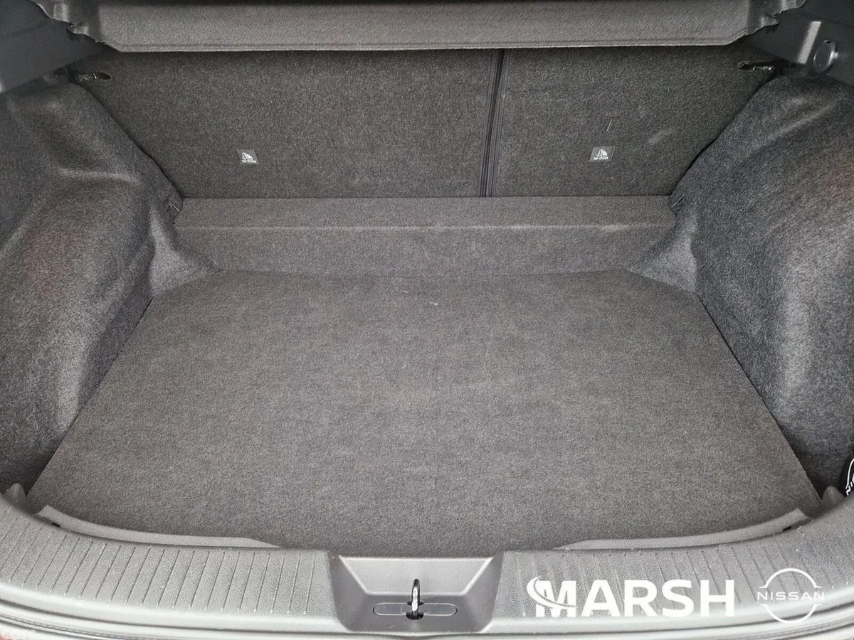 Nissan Qashqai MPV, Petrol, 2023, Red