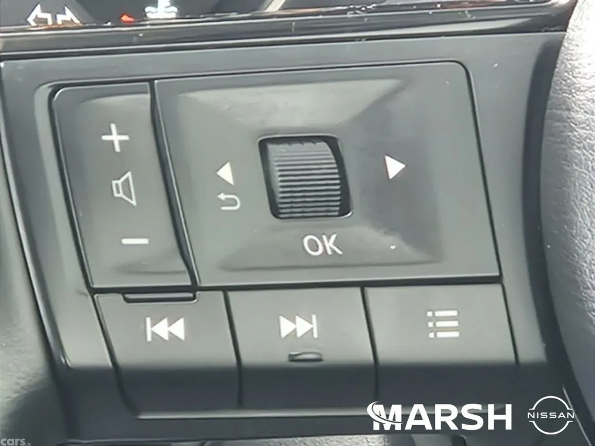 Nissan Qashqai MPV, Petrol, 2023, Red