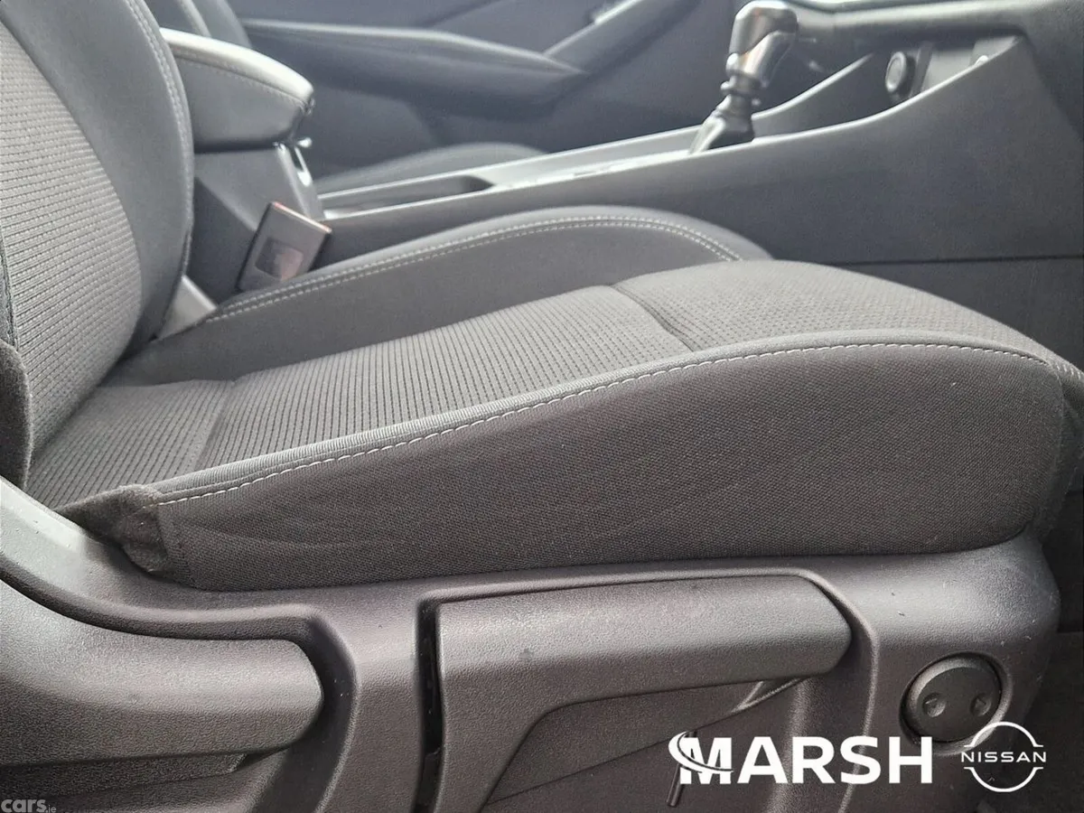 Nissan Qashqai MPV, Petrol, 2023, Red