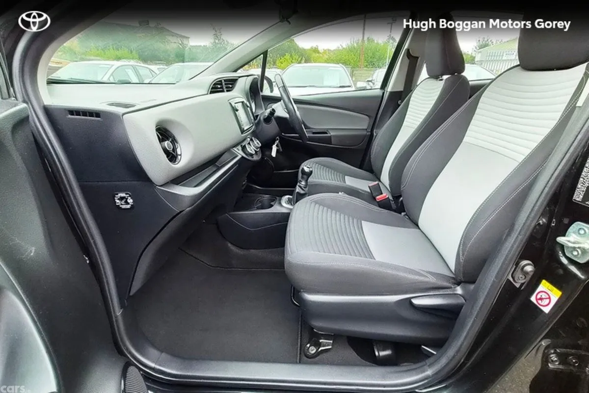 Toyota Yaris Hatchback, Petrol, 2018, Black