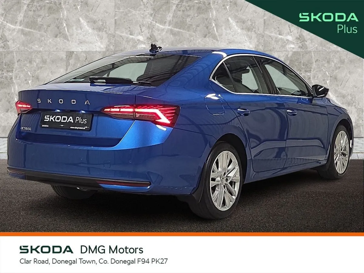 Skoda Octavia Saloon, Petrol, 2024, Blue