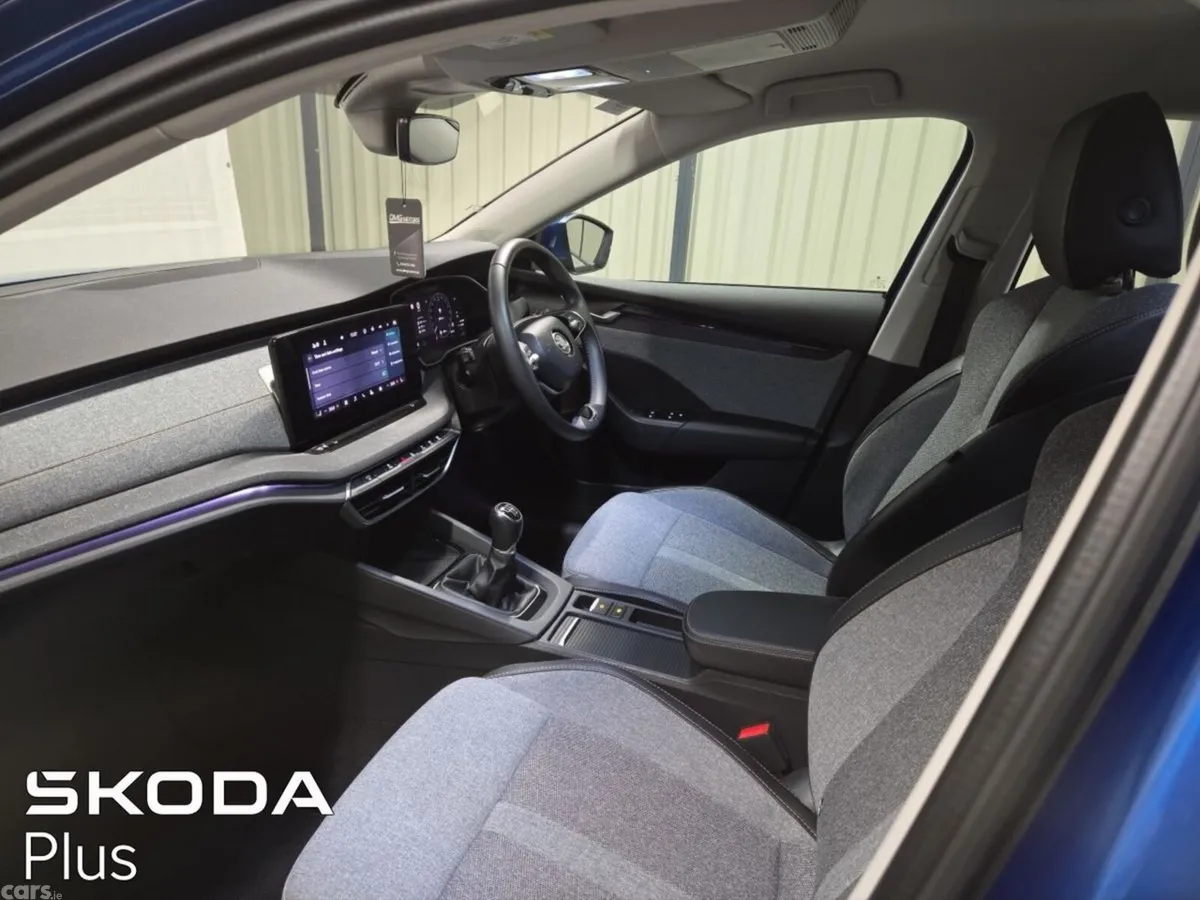 Skoda Octavia Saloon, Petrol, 2024, Blue