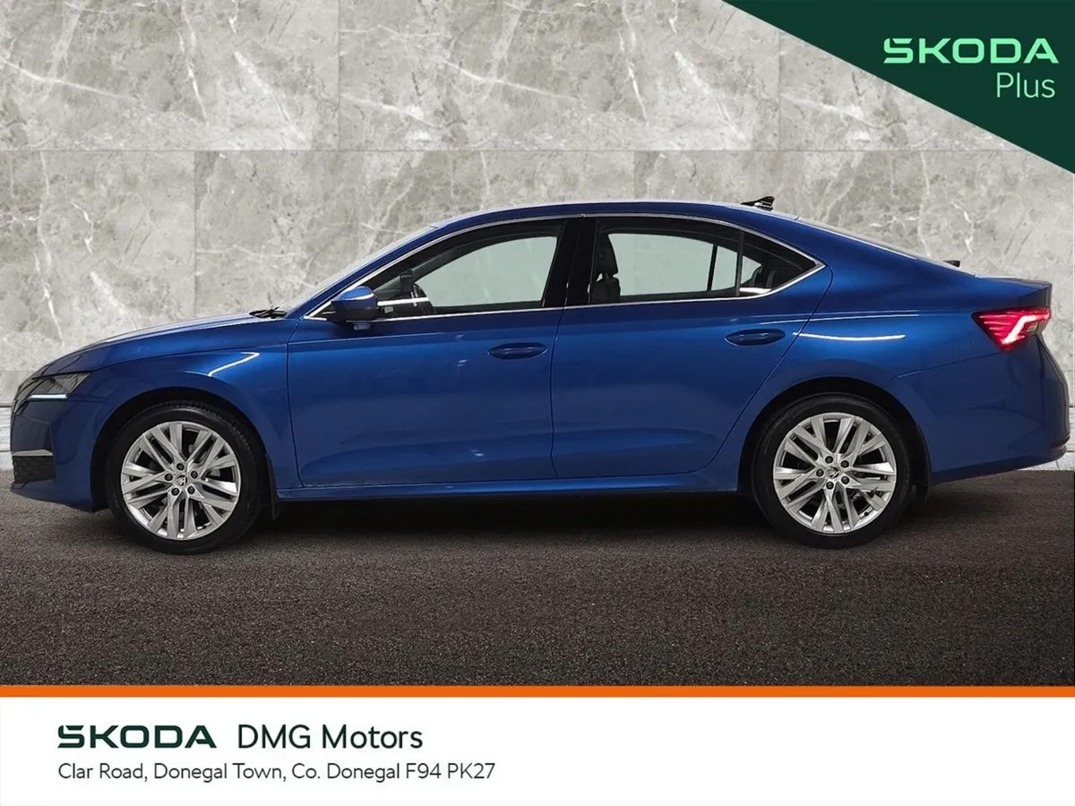 Skoda Octavia Saloon, Petrol, 2024, Blue