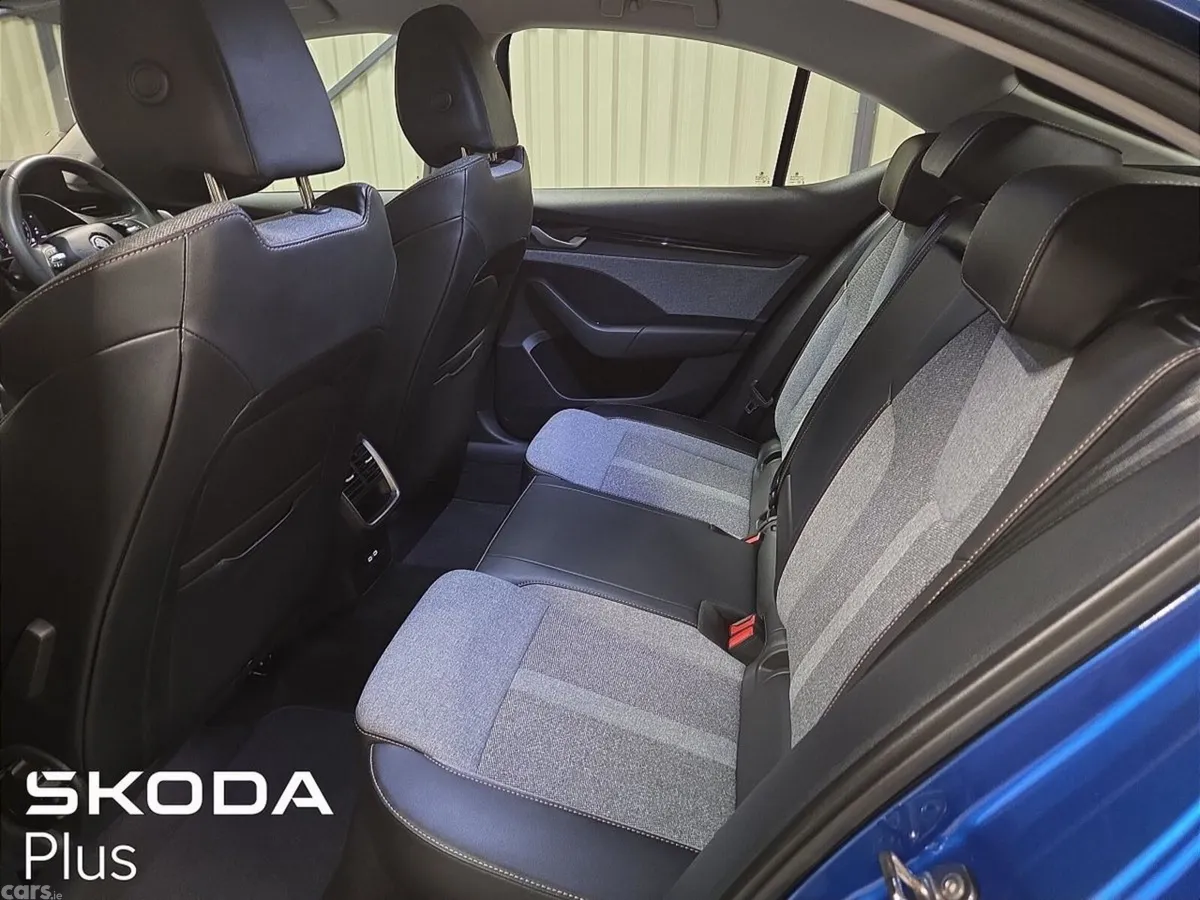 Skoda Octavia Saloon, Petrol, 2024, Blue