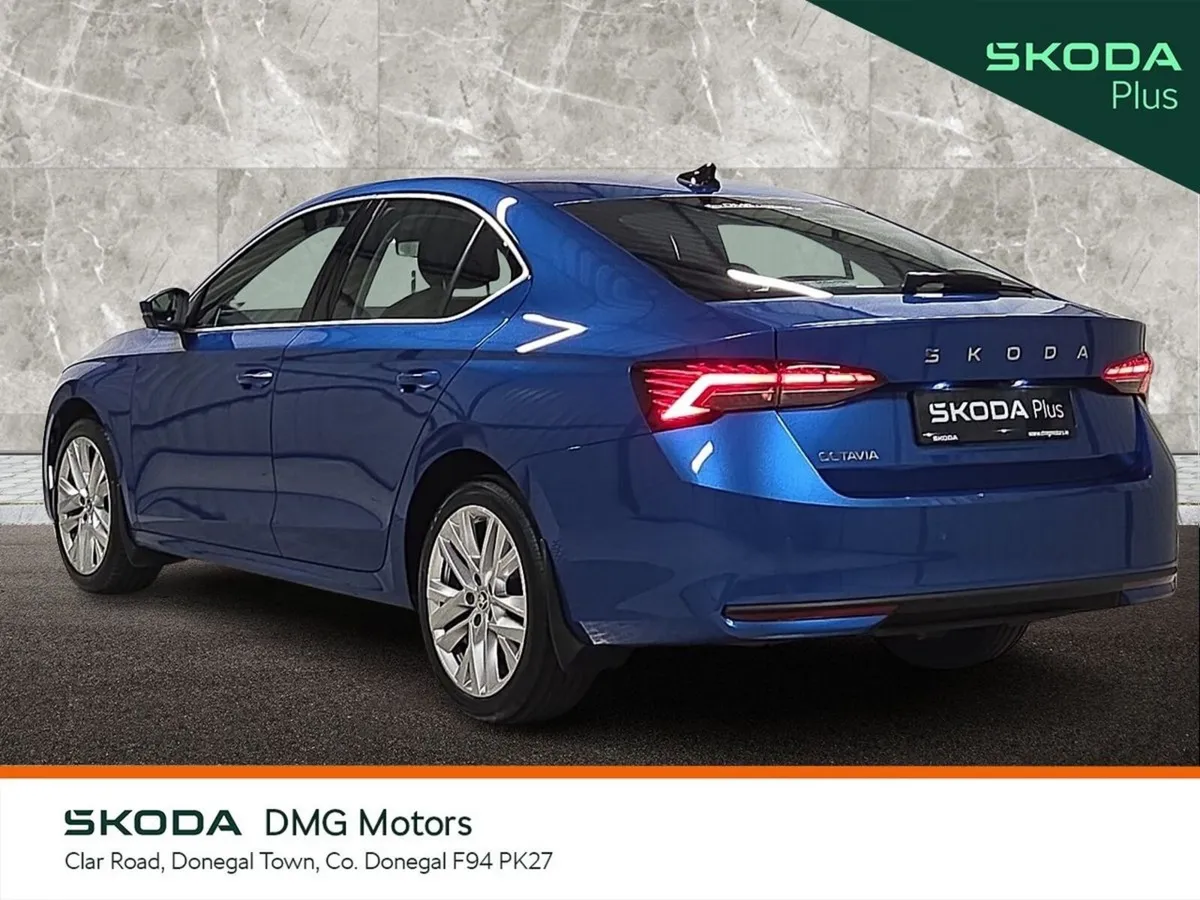 Skoda Octavia Saloon, Petrol, 2024, Blue