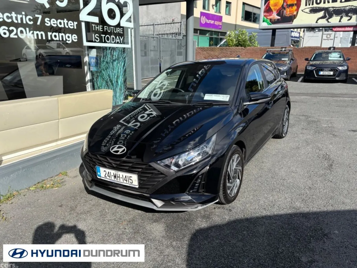 Hyundai i20 Hatchback, Petrol, 2024, Black