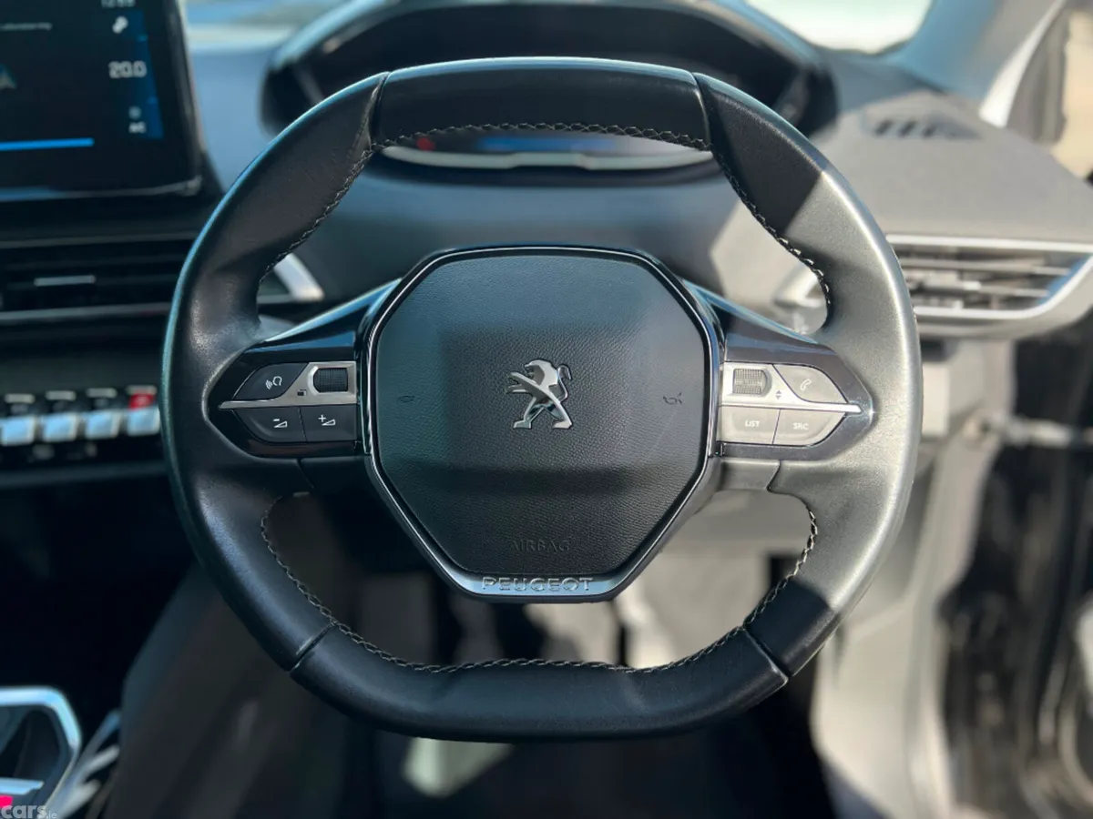 Peugeot 5008 MPV, Diesel, 2021, Grey
