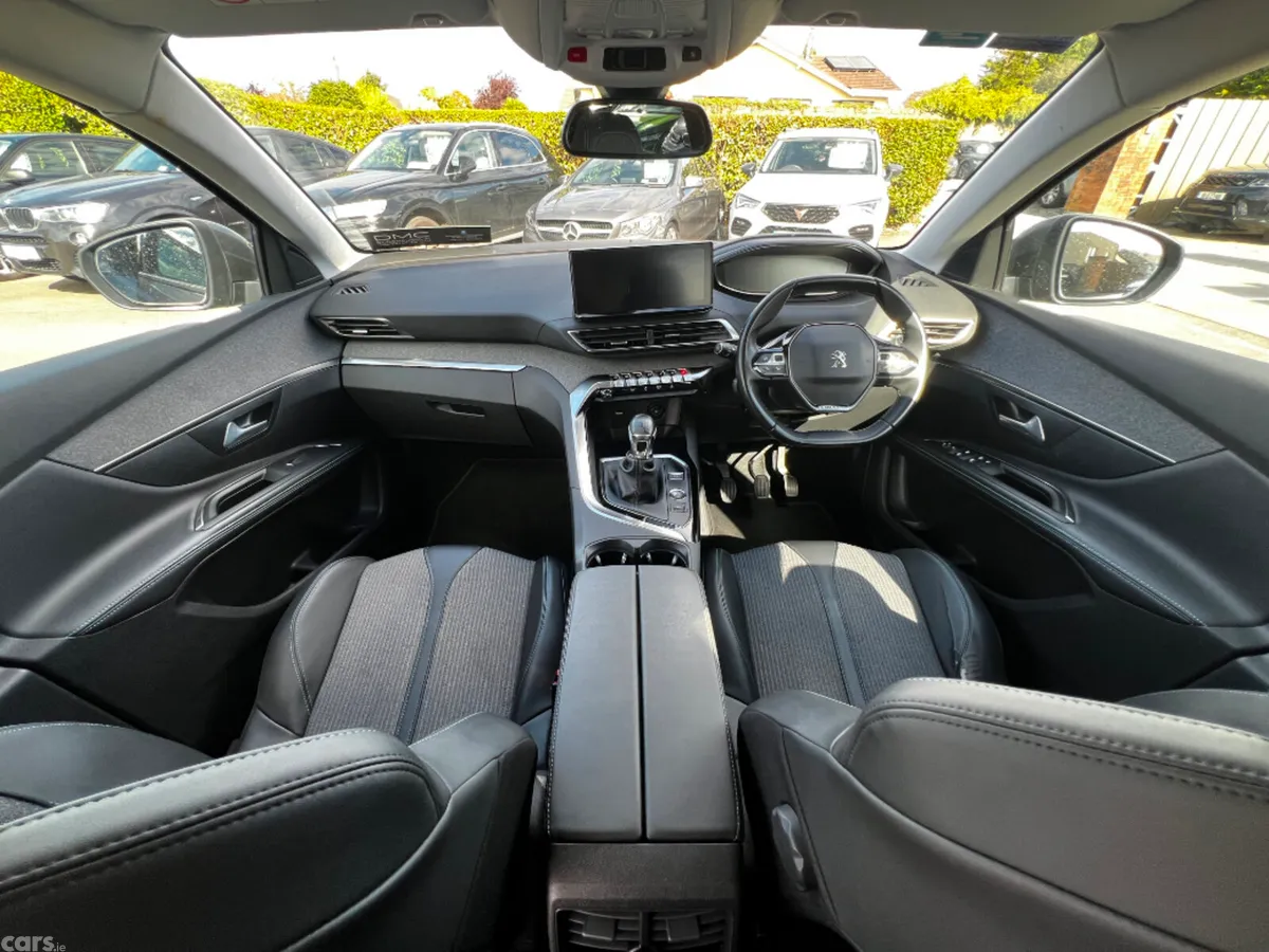 Peugeot 5008 MPV, Diesel, 2021, Grey