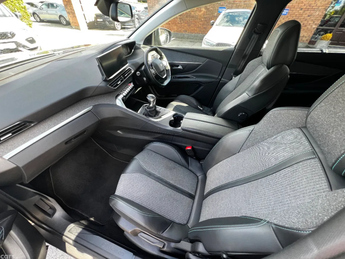 Peugeot 5008 MPV, Diesel, 2021, Grey