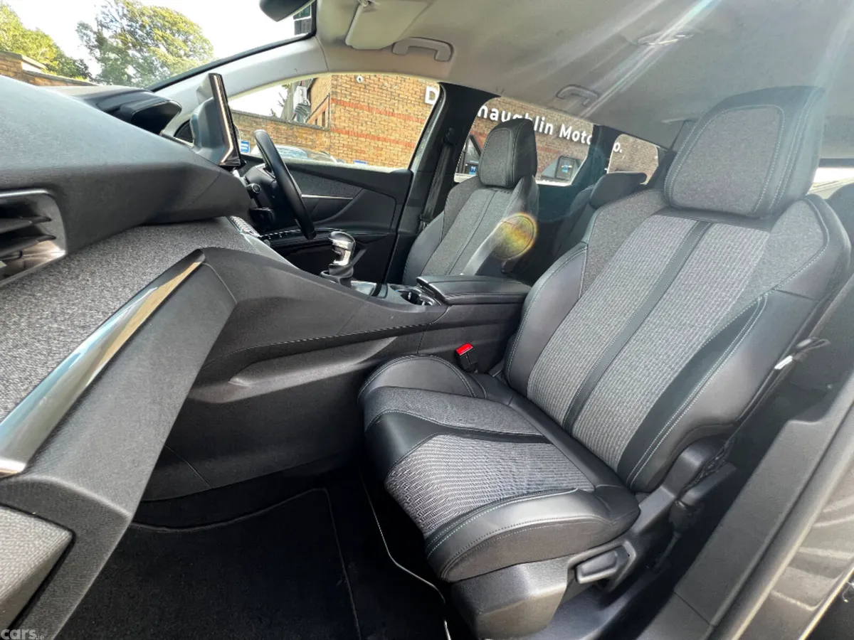 Peugeot 5008 MPV, Diesel, 2021, Grey