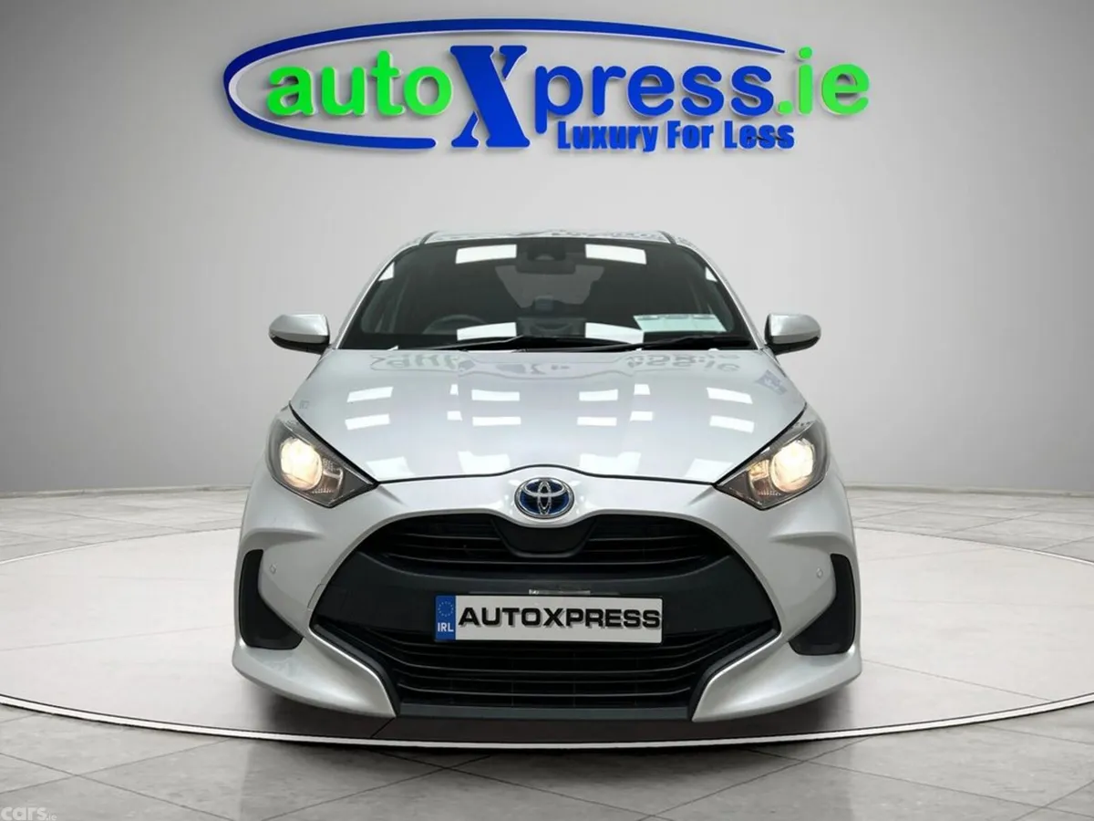Toyota Yaris Hatchback, Petrol Hybrid, 2022, Silver
