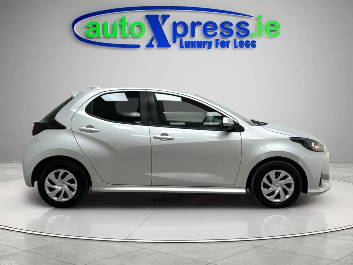 Toyota Yaris Hatchback, Petrol Hybrid, 2022, Silver