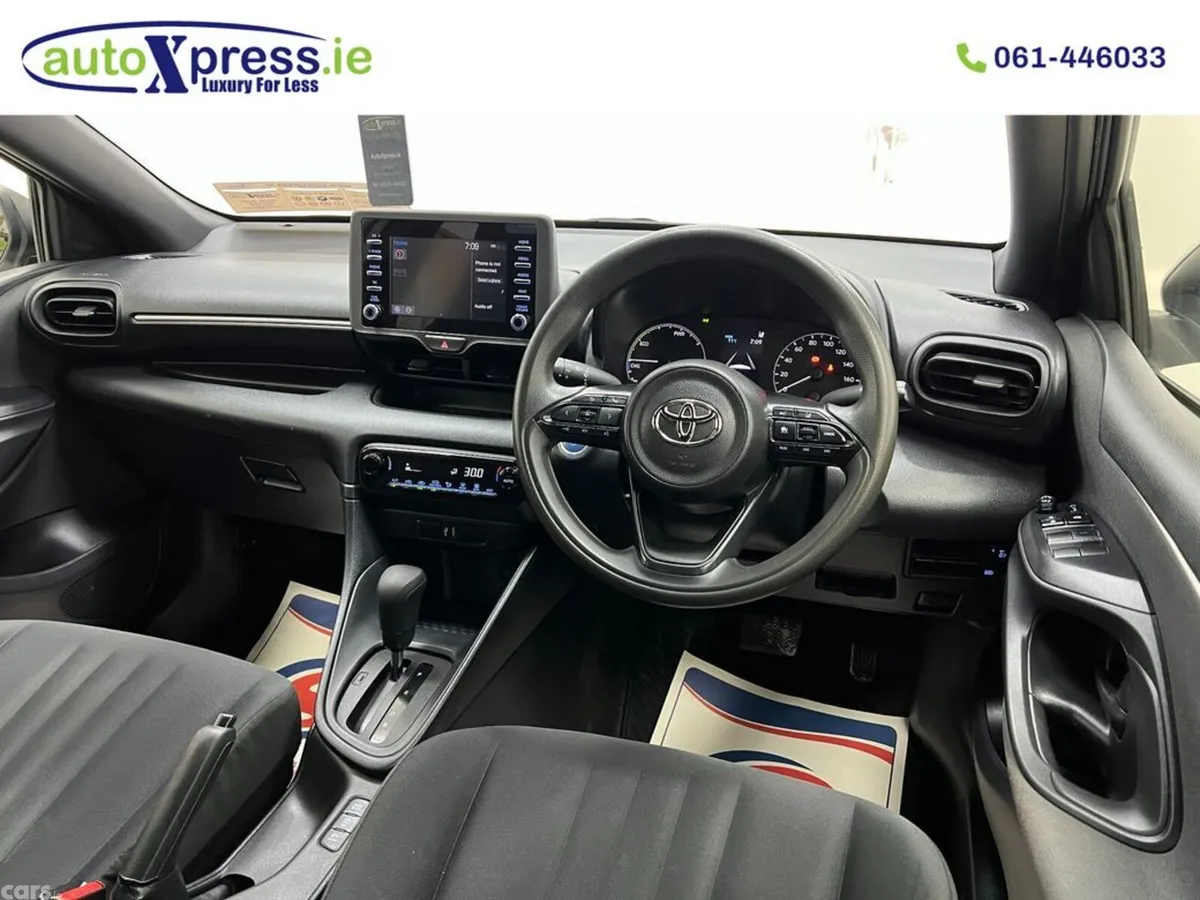 Toyota Yaris Hatchback, Petrol Hybrid, 2022, Silver