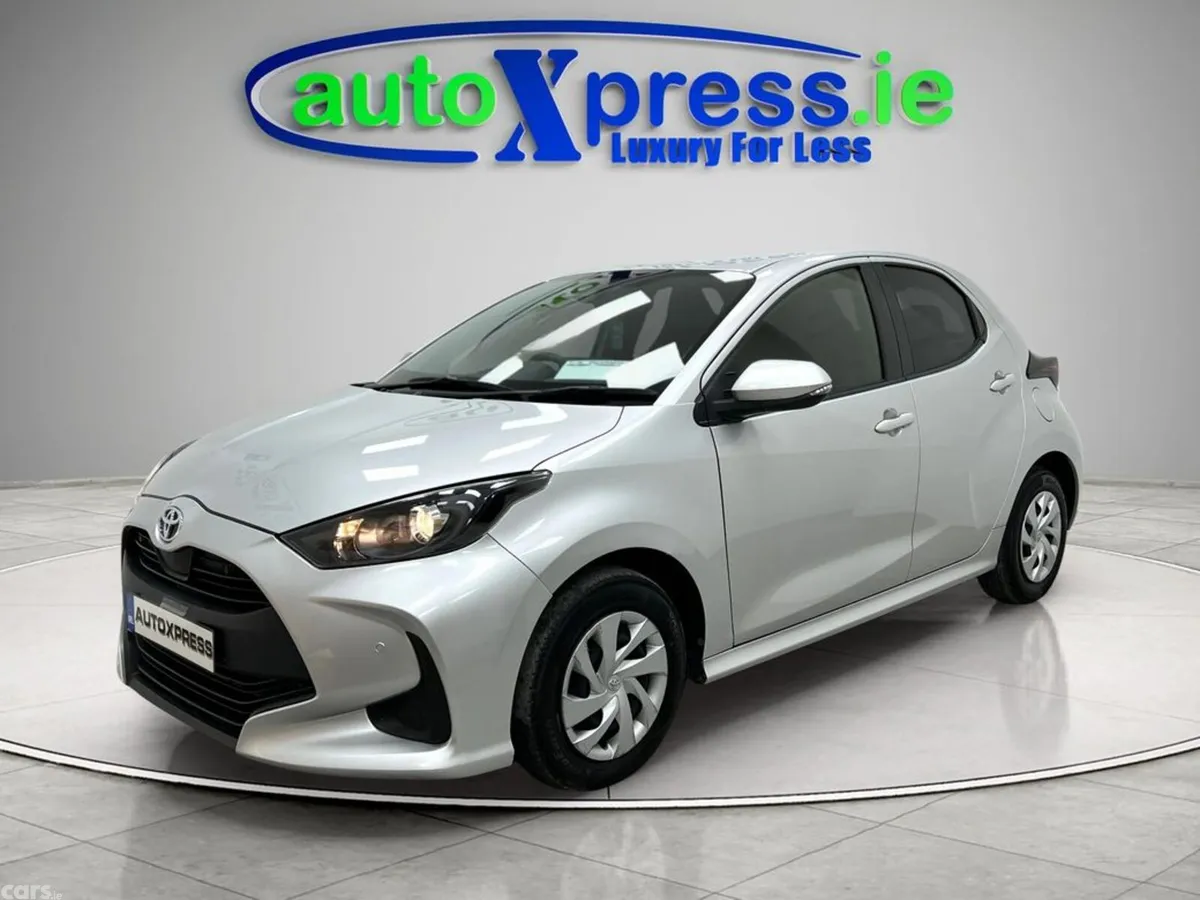 Toyota Yaris Hatchback, Petrol Hybrid, 2022, Silver