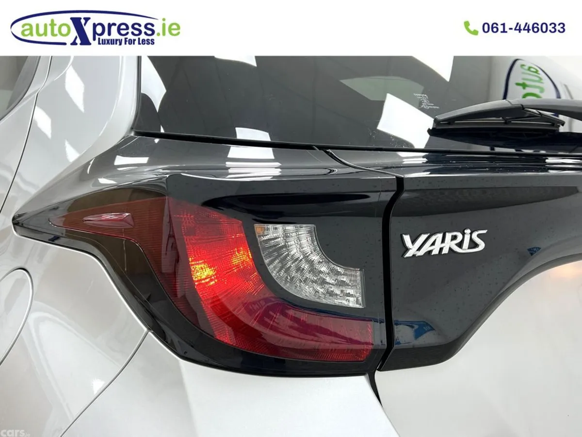 Toyota Yaris Hatchback, Petrol Hybrid, 2022, Silver