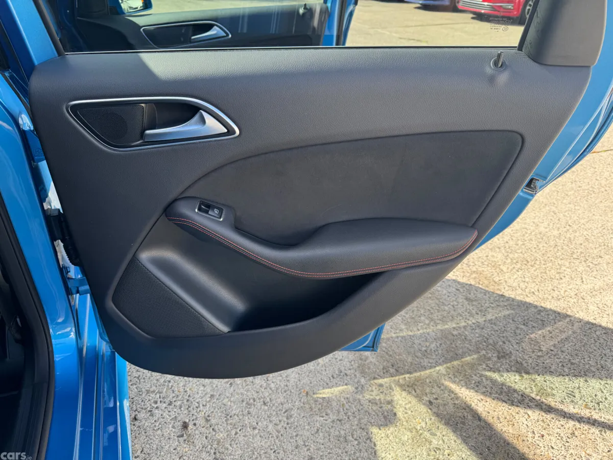 Mercedes-Benz B-Class Hatchback, Petrol, 2017, Blue