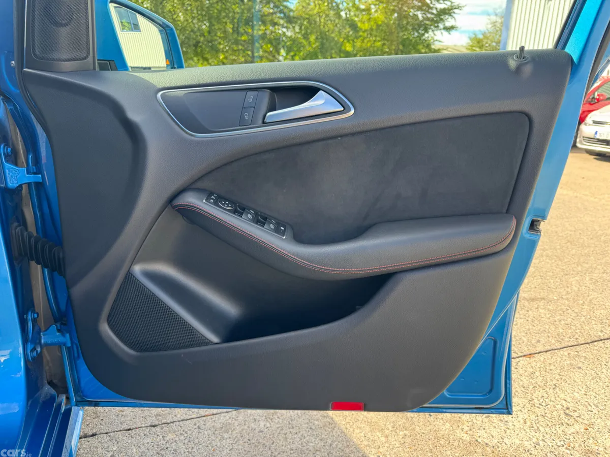 Mercedes-Benz B-Class Hatchback, Petrol, 2017, Blue