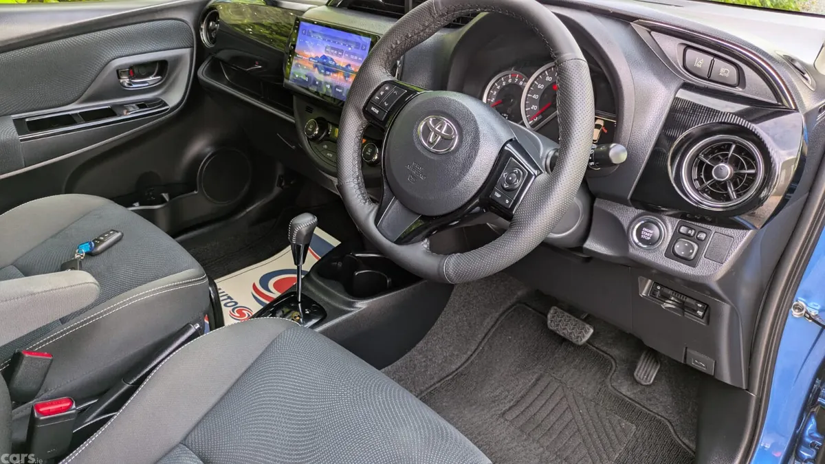 Toyota Yaris Hatchback, Petrol, 2017, Blue