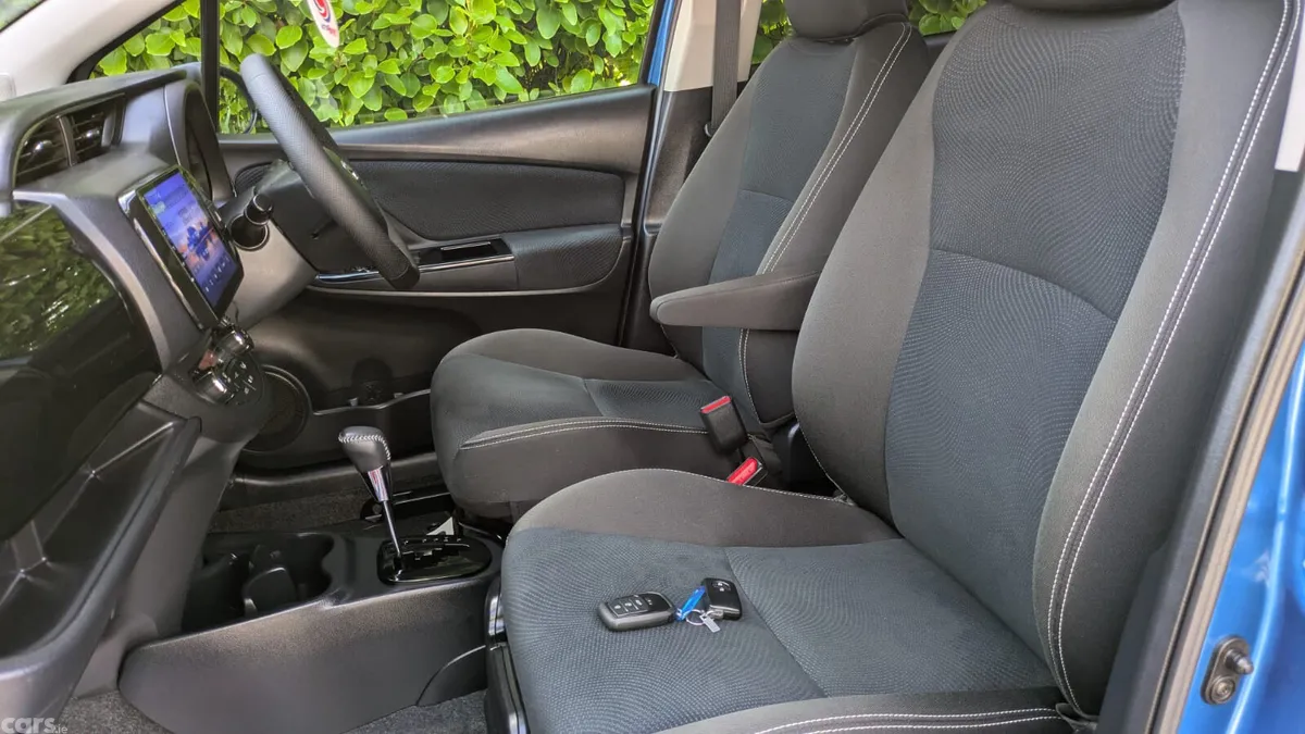 Toyota Yaris Hatchback, Petrol, 2017, Blue