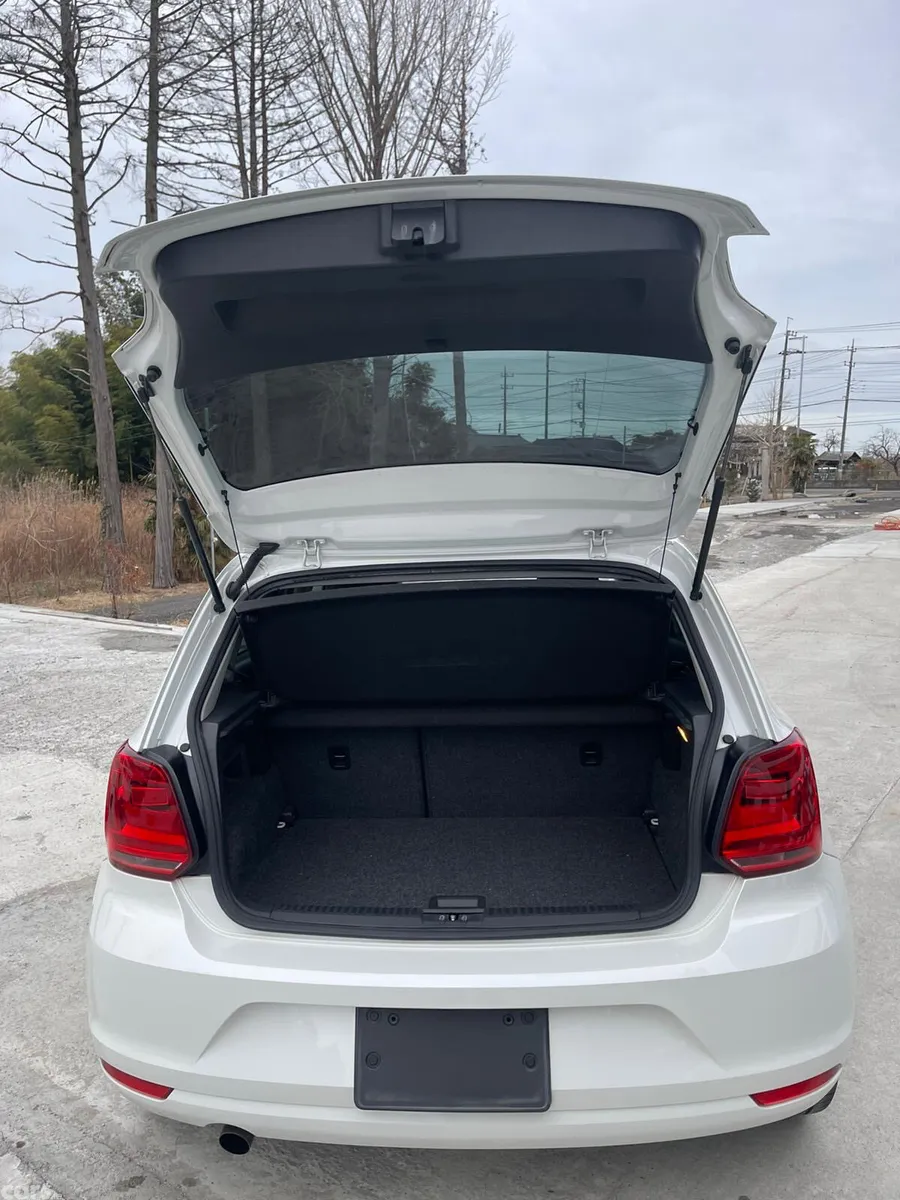 Volkswagen Polo Hatchback, Petrol, 2017, White