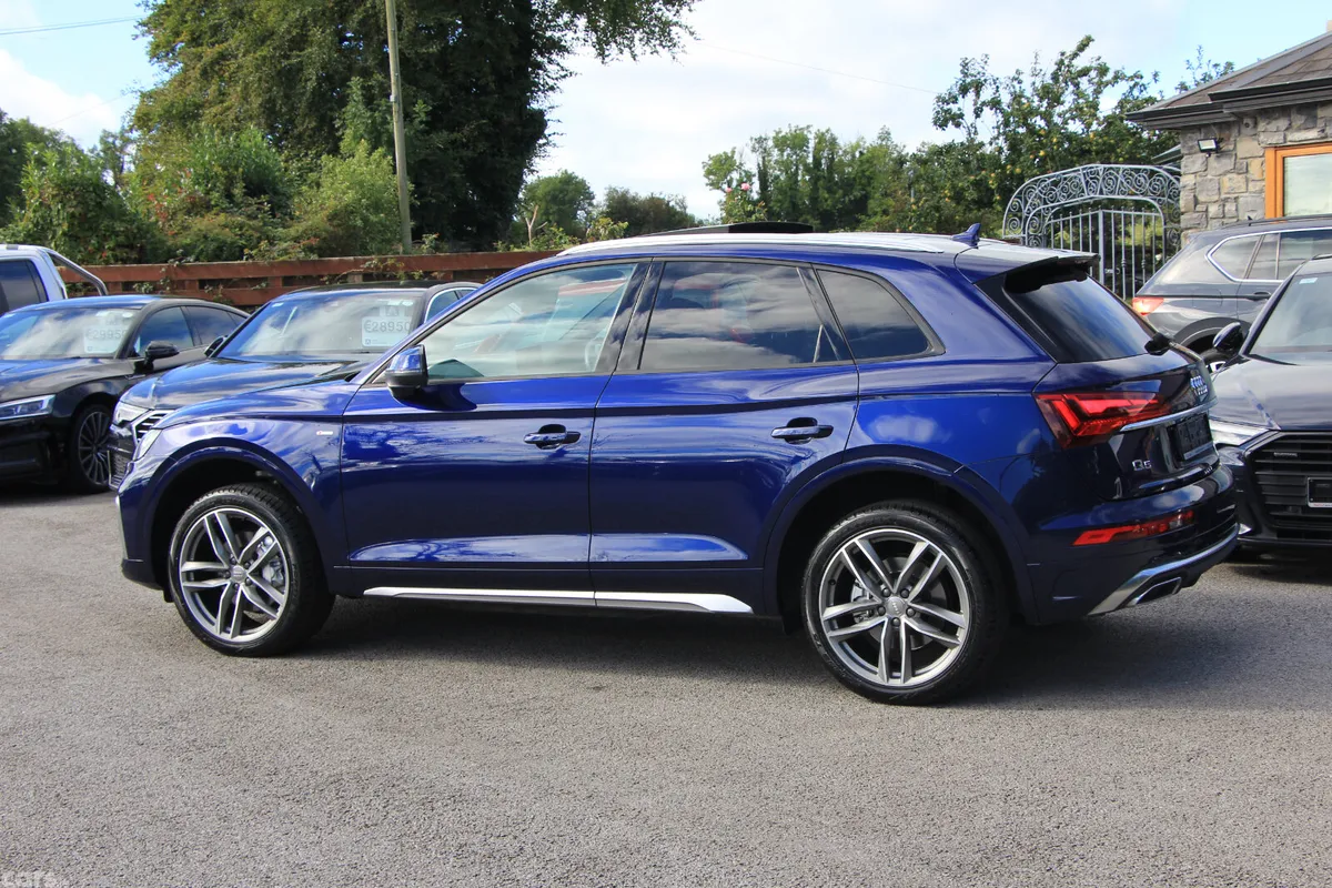 Audi Q5 SUV, Diesel, 2021, Blue